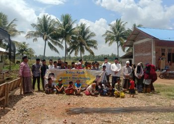 Anggota DPR-RI Komisi V Dapil 2 H. Ilham Pangestu serahkan 1 Unit MCK kepada Dayah Raudhatul Huda