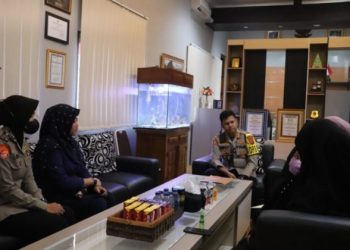 Kapolres Sukabumi AKBP Dedy Darmawansyah membantu biaya kontrol untuk kesehatan kehamilan kepada 2 (dua) orang calon ibu yang suaminya terjerat masalah hukum dan ditahan