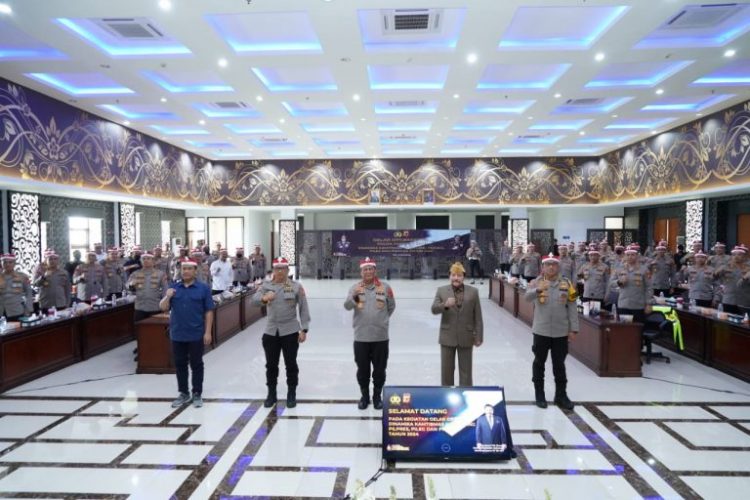 Jenderal TNI (Purn) Prof. DR. Abdullah Mahmud Hendro Prioyono, S. T., S. H., M. H. di Mapolda Jabar, Rabu (10/08/2022) dalam rangka gelar operasional situasi gangguan kamtibmas dalam rangka pembahasan dinamika kamtibmas menjelang Pilpres, Pileg dan Pilkada