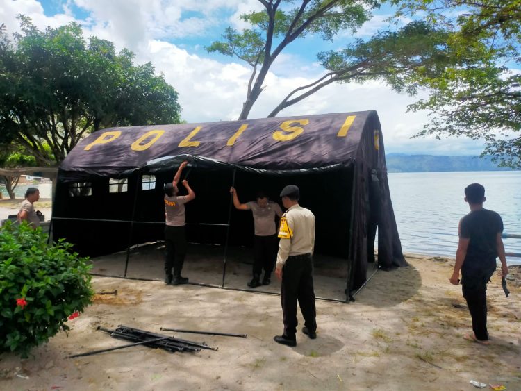 Pos Polisi Silalahi dari Polres Dairi mendirikan posko penanggulangan karhutla di Desa Silalahi I Kecamatan Silalahi