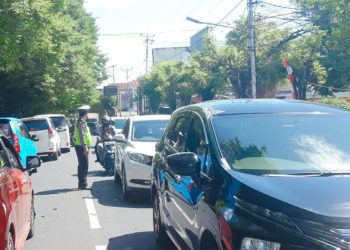 Polresta Manado menggelar kegiatan pos Cakalang dengan melakukan penjagaan dan pengaturan lalu lintas di seluruh titik rawan lakalantas