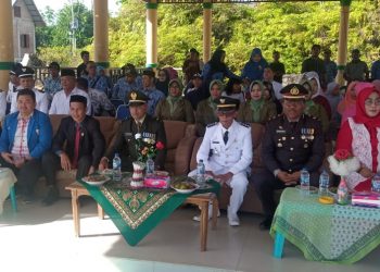 Detik-detik Proklamasi dan Pengibaran Bendera Merah Putih ke 77 di lapangan alun-alun Lae Souraya, Camat Rundeng sangat mengapresiasi seluruh jajaran dan masyarakat yang hadir