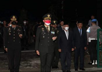 Komandan Kodim 0402/OKI Letkol Inf Hendra Saputra,S.Sos.,M.M.,M.I.Pol melaksanakan apel kehormatan dan renungan suci