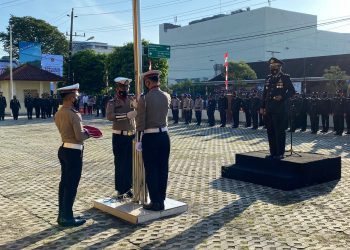 Polres Pangkalpinang menggelar Upacara pengibaran bendera merah putih di halaman Mapolres Pangkalpinang
