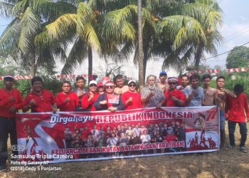 Ketum IBAN Nana Ruth Panjaitan berfoto bersama para peserta lomba
