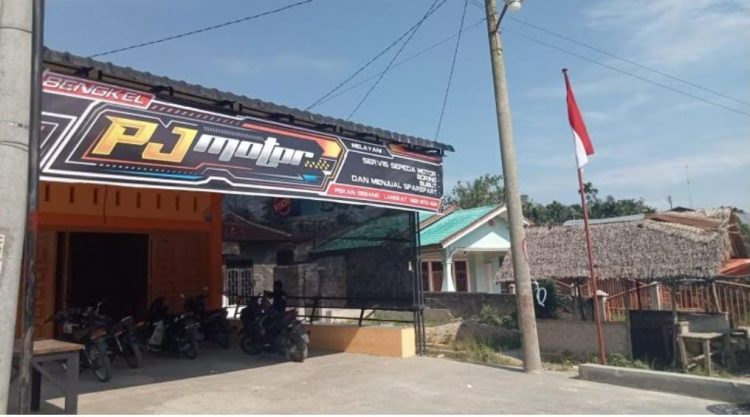 PJ Motor 88 dengan layanan Service, Boring, Bubut, Sparepart sepeda motor di Jalan lintas Medan – Aceh Lingkungan Vl, Kelurahan Pekan Gebang, Kecamatan Gebang, Kabupaten Langkat