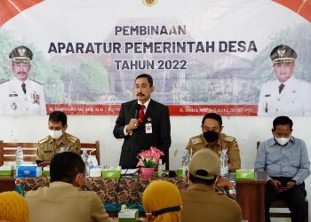 Wakil Bupati (Wabup) Pati Saiful Arifin (Safin), Bupati Pati Haryanto, Selasa (16/8), memberikan pembinaan aparatur pemerintah desa tahun 2022