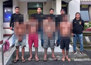 Tim Anti Bandit Polres Tomohon mengamankan seorang sopir bersama 3 rekan pria di dalam sebuah kendaraan roda 4