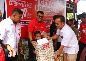 Lembaga Elmansyur Peduli kembali menyerahkan beasiswa pendidikan santunan autisme dan juga penyerahan hadiah dan bingkisan untuk anak-anak SLB YPAC di sekretariat Elmansyur Peduli Sp KKA Paloh Lada Dewantara