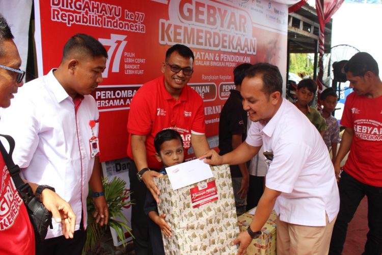 Lembaga Elmansyur Peduli kembali menyerahkan beasiswa pendidikan santunan autisme dan juga penyerahan hadiah dan bingkisan untuk anak-anak SLB YPAC di sekretariat Elmansyur Peduli Sp KKA Paloh Lada Dewantara
