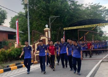 Polres Bangka Barat melaksanakan kegiatan olahraga pagi yang sudah menjadi kegiatan rutin yang dilaksanakan pada hari Jumat