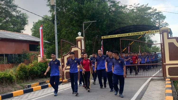 Polres Bangka Barat melaksanakan kegiatan olahraga pagi yang sudah menjadi kegiatan rutin yang dilaksanakan pada hari Jumat