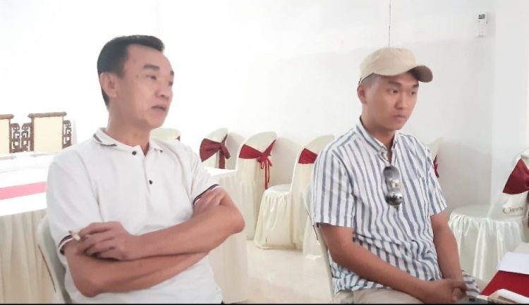 Direktur Utama PT. KAPU Kevin Jonathan saat menggelar konfrensi Pers di hadapan sejumlah media, di Kecamatan Gangga