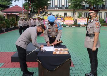 Tiga pejabat dijajaran Polres Tangerang Selatan resmi berganti yaitu Kasat Res Narkoba, Kasat Intelkam dan Kapolsek Pagedangan