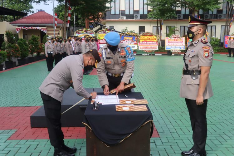Tiga pejabat dijajaran Polres Tangerang Selatan resmi berganti yaitu Kasat Res Narkoba, Kasat Intelkam dan Kapolsek Pagedangan