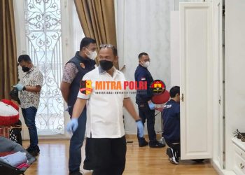 Tim gabungan Direktorat (Dit) Reskrimsus Polda Sumut dan Polrestabes Medan melakukan penggeledahan rumah mewah milik ABK bos judi online