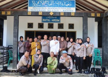 Polwan Polres Tangerang Selatan mengadakan bhakti religi ke pondok pesantren di wilayah hukum Polres Tangerang Selatan