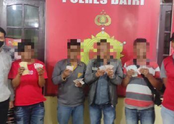 Jajaran Polres Dairi khususnya Sat Reskrim Polres Dairi bergerak cepat tangkap pemain Judi Jenis Domino Qiu Qiu di salah satu warung milik warga