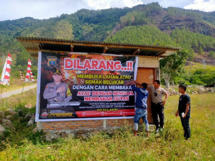 Himbauan berupa Larangan dengan menggunakan Spanduk yang dipasang di beberapa Lokasi titik rawan terjadi kebakaran hutan dan lahan