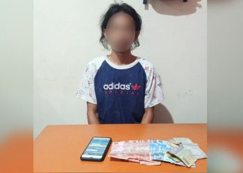 Personel Satreskrim Polres Minahasa Tenggara mengamankan pelaku judi togel online yang beroperasi di wilayah Kecamatan Belang