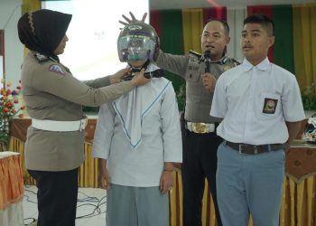 Polisi lalulintas (Polantas) Polres Lhokseumawe melaksanakan kegiatan "Saweu Sikula" ke SMK Negeri 3 Lhokseumawe