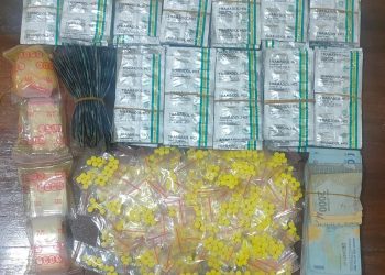 Ratusan lembar obat terlarang disita petugas Sat Res Narkoba Polresta Banyumas dari sebuah kios seluler