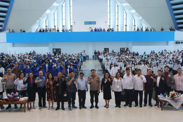 Kapolda Sulawesi Utara (Sulut) Irjen Pol Mulyatno menjadi narasumber tentang Wawasan Kebangsaan di dua perguruan tinggi berbeda