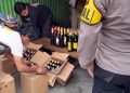 Unit Reserse Narkoba Polsek Kemayoran Jakarta Pusat menggelar operasi minuman keras (Miras)