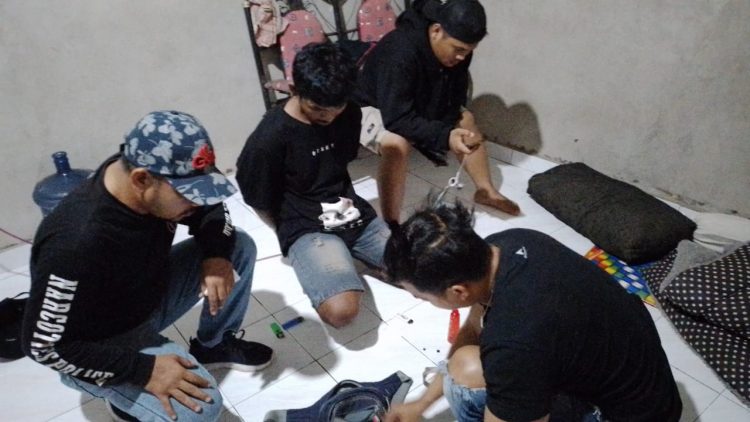 AS alias JAWE 27 tahun Alamat Kel. Air Duren Kec. Pemali Kab. Bangka dengan barang bukti 29 bungkus plastik bening berisikan kristal putih yg diduga narkotika jenis Sabu