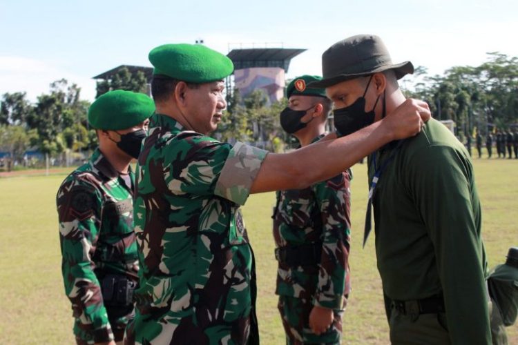 Irdam II/Sriwijaya Brigjen TNI Heru Setio Paripurnawan, M.D.A., M.S.S secara resmi membuka Pendidikan Dasar Kedisiplinan (Diksarlin) bagi 3200 Mahasiswa Baru Politeknik Negeri Sriwijaya Tahun Akademik 2022/2023