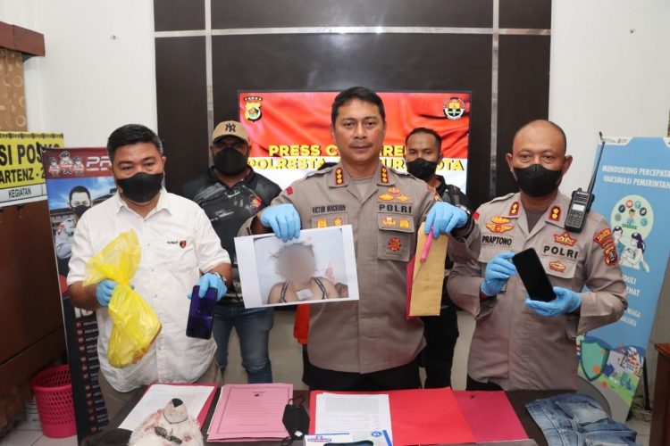 Tim Resmob Numbay Polresta Jayapura Kota berhasil bekuk seorang pria berinisial NR Alias Vandi (19) atas perkara Pembunuhan