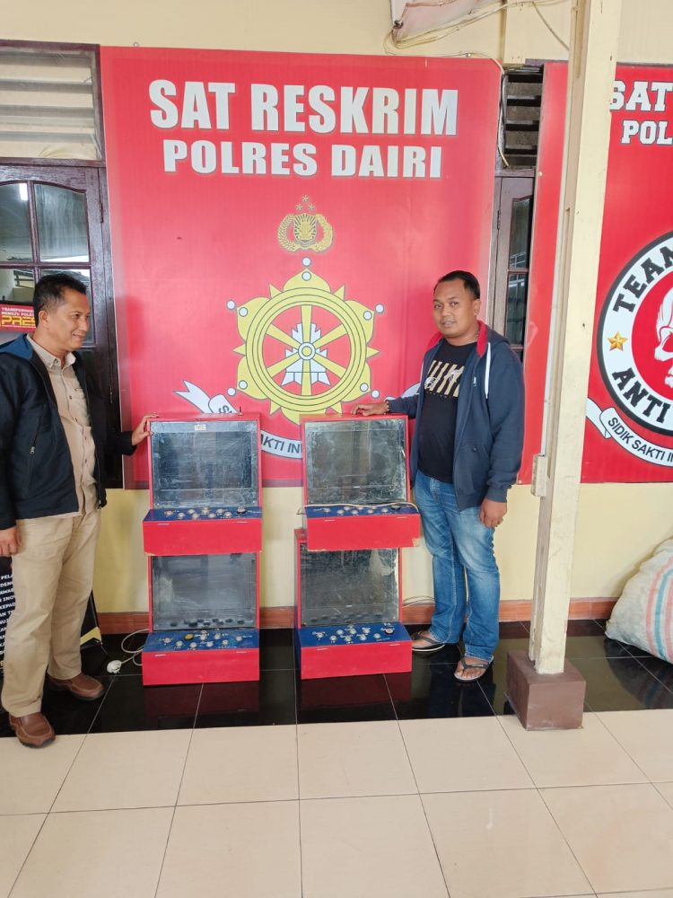 Polres Dairi melakukan Penyitaan/pengamanan 4 (empat) mesin judi jackpot di Dsn. Pamah Sileplep Desa Suka Dame Kec. Tanah Pinem