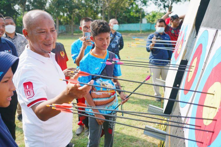 Pj Bupati Henggar Budi Hanggoro membuka kejuaraan panahan junior Kabupaten Pati tahun 2022