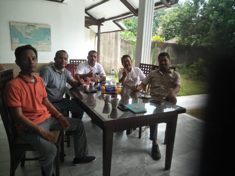 Pertemuan yang dihadiri Bapak Ricky selaku Komisaris Mitra Polri, dan juga Bapak Jacoeb selaku Direktur, Korwil Wilkum Polda Metro Jaya Bapak Jimmy Sihotang