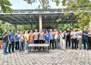 Kapolres Bangka Barat AKBP Catur Prasetiyo S.I.K. melaksanakan tatap muka dengan seluruh wartawan Bangka Barat yang bertempat di Warkop K3