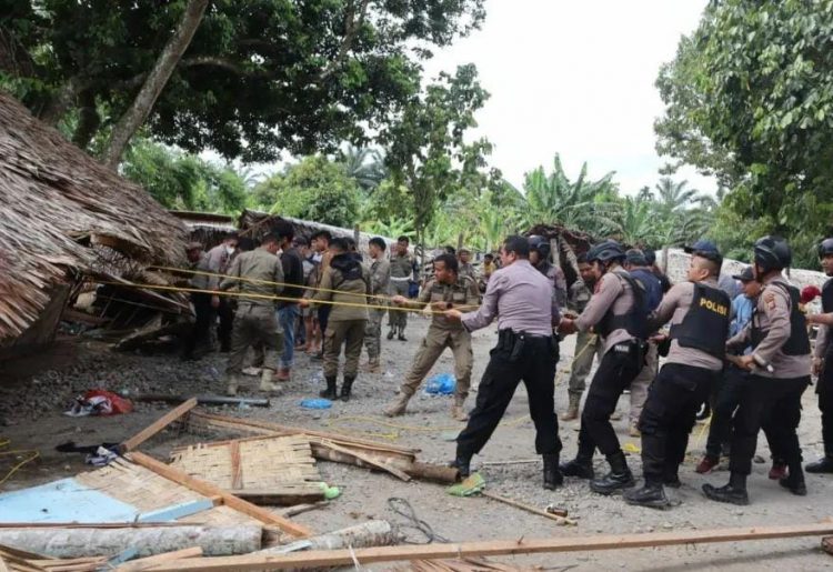 Personil gabungan Polri dan Pemkab Deliserdang lakukan penindakan ke tempat peredaran narkoba dan perjudian di Desa Namo Rube Julu, Kecamatan Kutalimbaru
