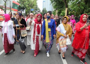 Wali Kota Pematang Siantar dr. Susanti Dewayani, Sp.A berperan serta dalam dalam Parade dan Gebyar Berkebaya Nusantara Goes to UNESCO Wilayah Sumatera Utara