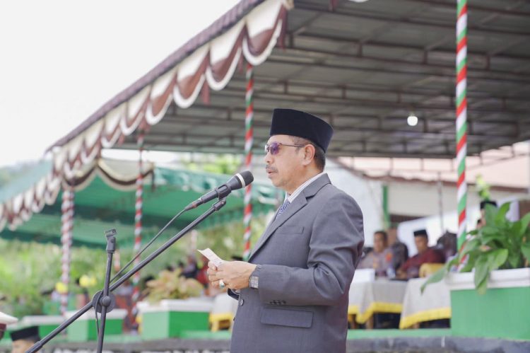 Kepala Kantor Wilayah Kementerian Agama Provinsi Aceh, Dr. H. Iqbal S.Ag., M.Ag bertindak sebagai Inspektur Upacara (Irup) pada apel tahunan santri tahun 2022