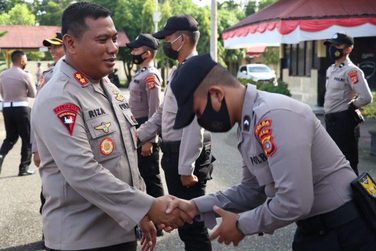 Kapolres aceh utara AKBP Riza Faisal, S.I.K., M.M., menyambut kedatangan 10 bintara remaja yang akan bertugas di Polres Aceh Utara