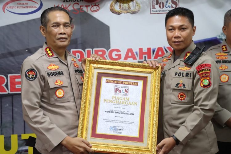 Kapolres Tangsel AKBP Sarly Sollu, S.I.K., M.H. menerima penghargaan Kak Seto Awards 2022 dan Pencatat Prestasi Polisi Selebriti (PPPS)