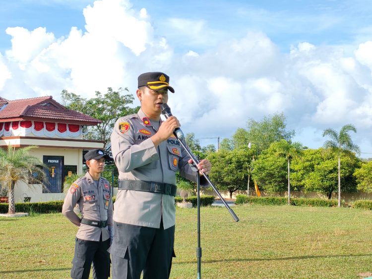 Polres Bangka Barat melaksanakan kegiatan apel pagi jam Pimpinan yang dipimpin oleh Wakapolres Bangka Barat Kompol Andri Eko Setiawan SH, SIK