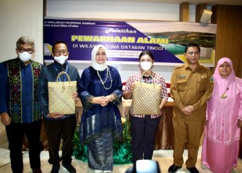 Dewan Kerajinan Nasional Daerah (Dekranasda) Provinsi Sumatera Utara (Sumut) menggelar Pelatihan Pewarna Alami untuk Bahan Tenun Wilayah Zona Dataran Tinggi I