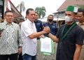 Wakil ketua Dewan Perwakilan Rakyat Daerah Provinsi Kepulauan Bangka Belitung, Hendra Apollo dan Amri Cahyadi menyambut baik kedatangan peserta aksi unjuk rasa mahasiswa yang tergabung dalam Himpunan Mahasiswa Islam (HMI)