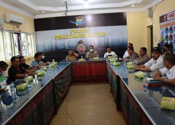 Kapolres Pematangsiantar AKBP Fernando SH S.I.K, memimpin rapat pembahasan dan solusi agar tidak terjadi kelangkaan Bahan Bakar Minyak (BBM)