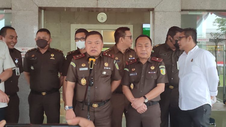 Kejati Sumsel melalui tim satgas P3TPK berhasil mengamankan dan menyita Barang Bukti berupa satu unit TugBoat dan satu unit kapal Tongkang yang diperkirakan bernilai Rp. 40 miliar milik perusahaan PT Duta Palma