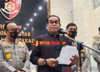 Direktur Tindak Pidana Umum Bareskrim Polri, Brigjen Pol Andi Rian Djajadi angkat bicara mengenai protes pengacara keluarga Brigadir J, Kamaruddin Simanjuntak dan Jhonson Panjaitan