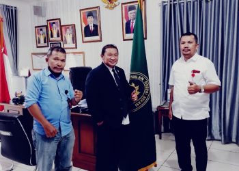 Silahturahmi team Mitra Polri Bapak Jimmy Sihotang, SH (Korwil Polda Metro Jaya) dan Bapak Robert Hutagalung Korlap Mitra Polri Wilkum Polda Metro Jaya dengan Ketua Pengadilan Negeri Bekasi Bapak Bongbongan Silaban, SH., L.L.M