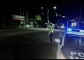 Personil Patwal Satlantas Polres Bangka Barat melaksanakan patroli pada malam hari (blue light patrol)