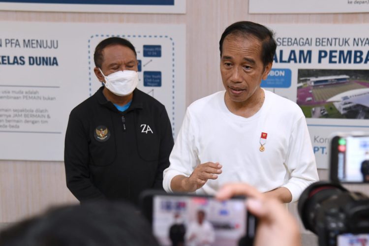 Presiden saat menjawab pertanyaan jurnalis di Stadion Lukas Enembe, Kabupaten Jayapura