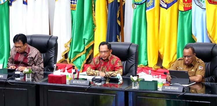 Mendagri saat Rapat Koordinasi (Rakor) Pengendalian Inflasi Daerah yang berlangsung secara hybrid dari Gedung Sasana Bhakti Praja Kantor Pusat Kementerian Dalam Negeri